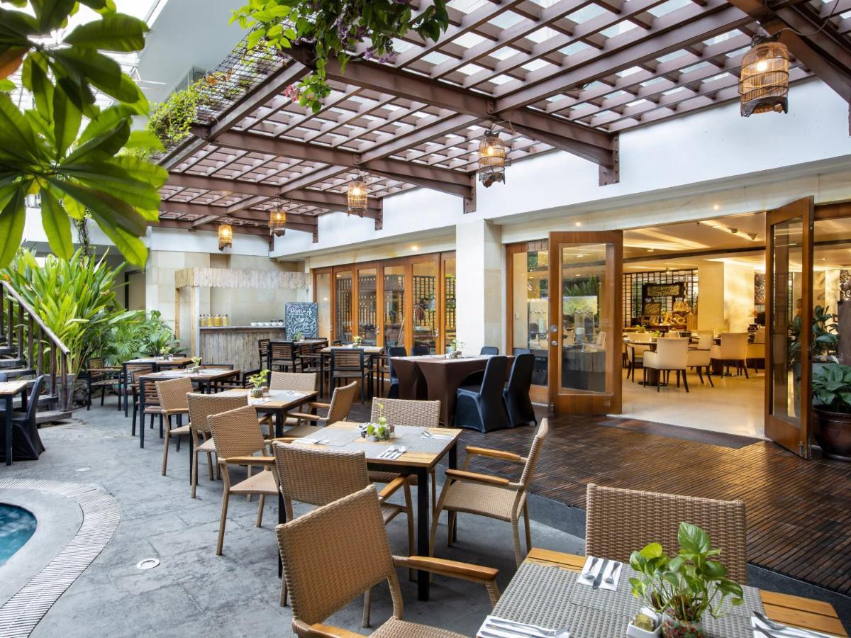 Jambuluwuk Malioboro Hotel Jogjakarta Buitenkant foto The Poolside Bar