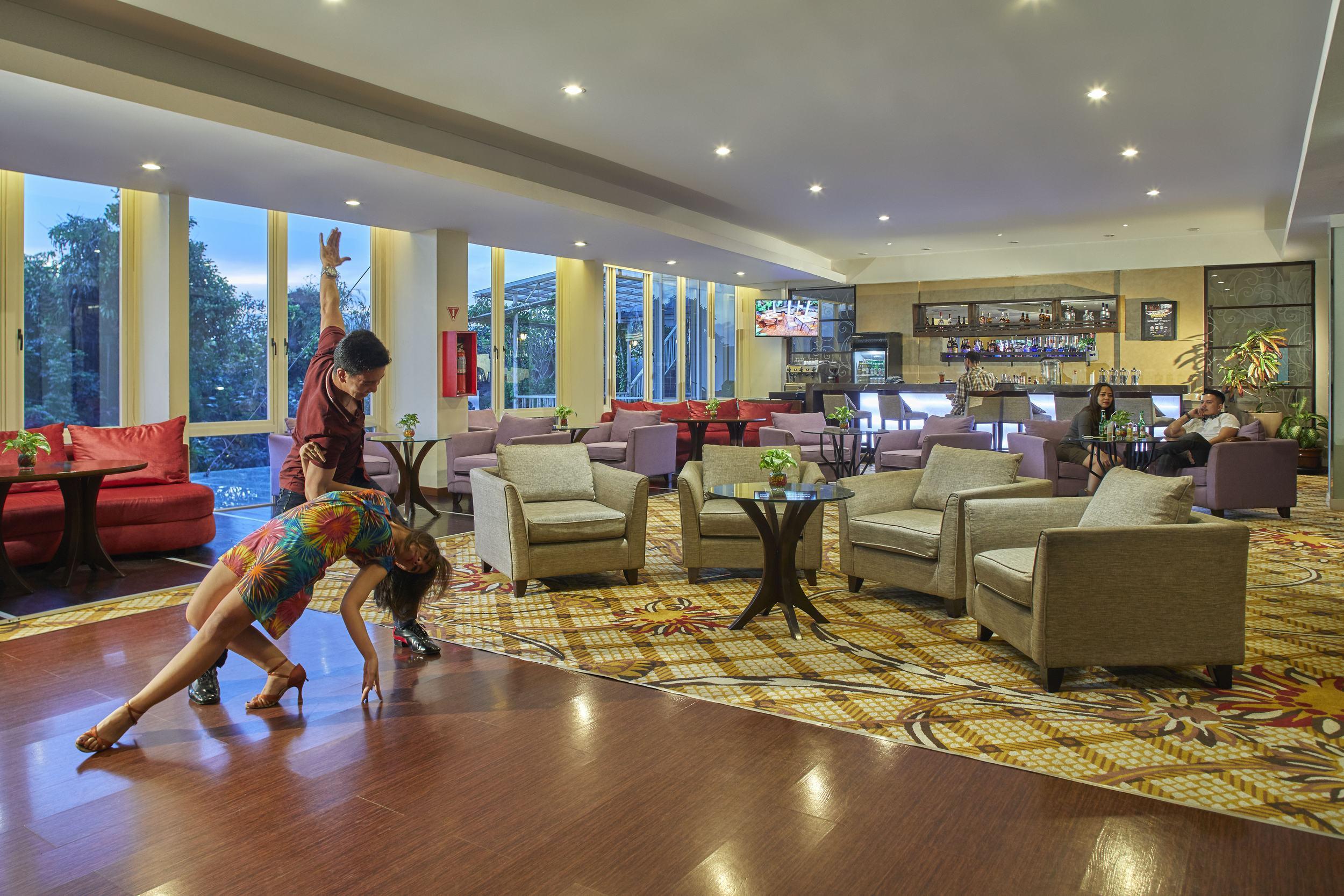 Jambuluwuk Malioboro Hotel Jogjakarta Buitenkant foto The lobby of the hotel