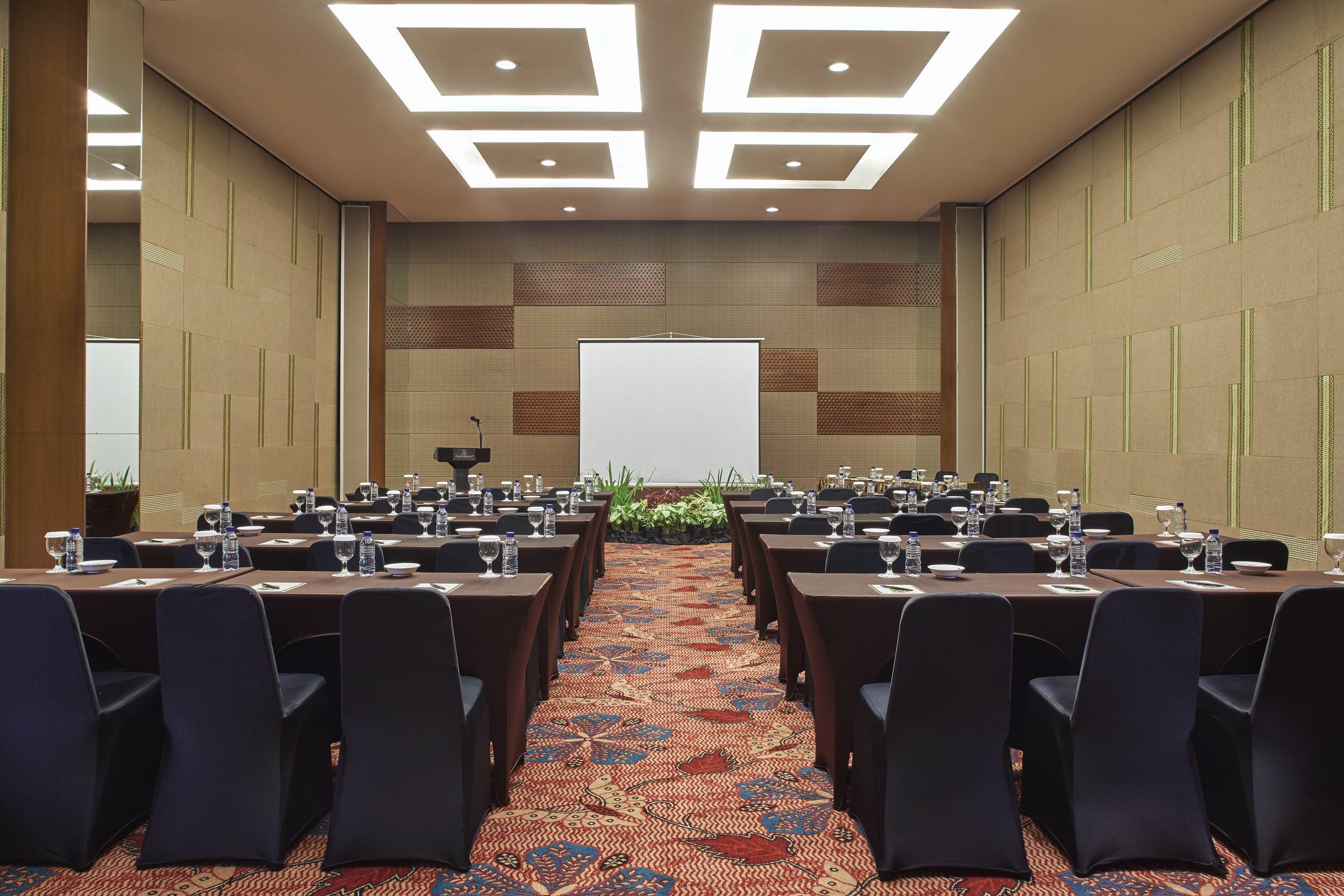 Jambuluwuk Malioboro Hotel Jogjakarta Buitenkant foto Meeting room