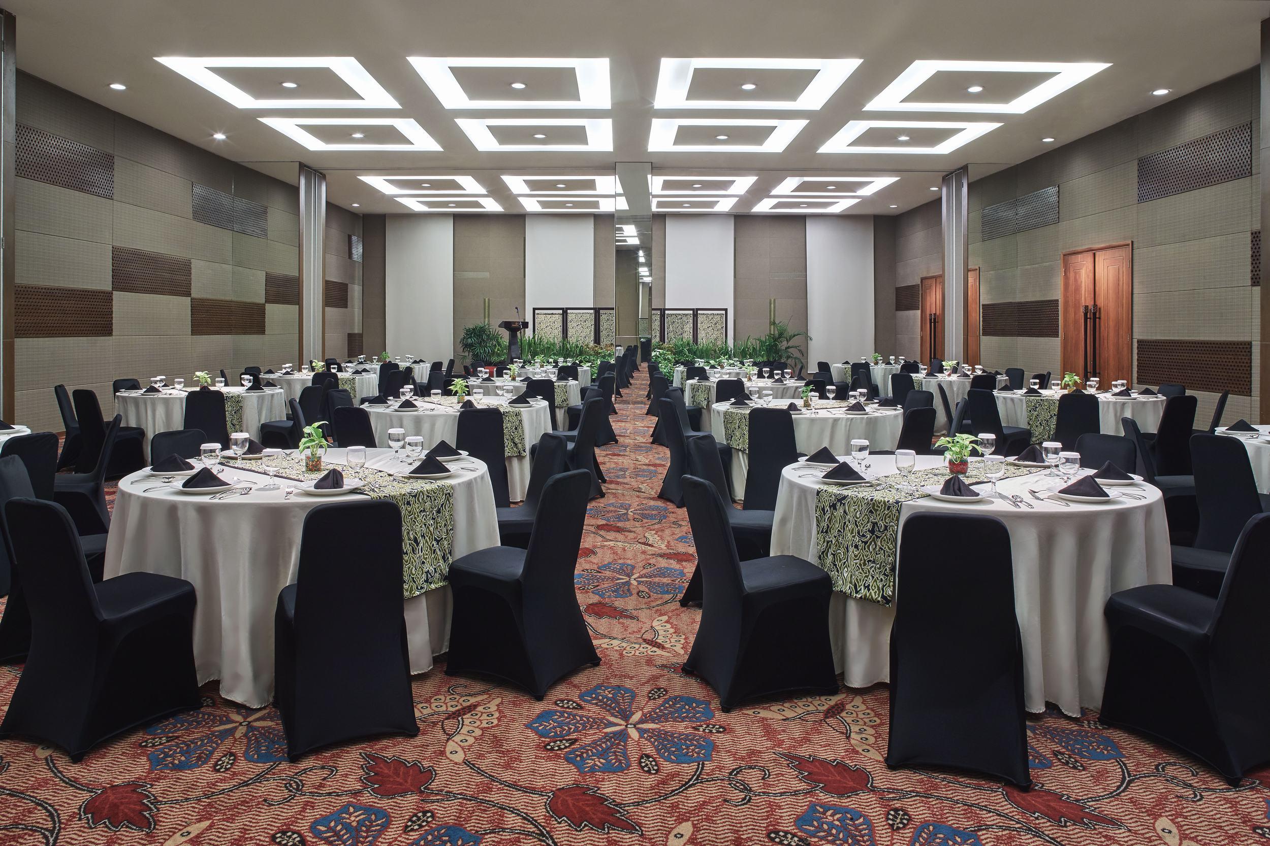 Jambuluwuk Malioboro Hotel Jogjakarta Buitenkant foto The ballroom