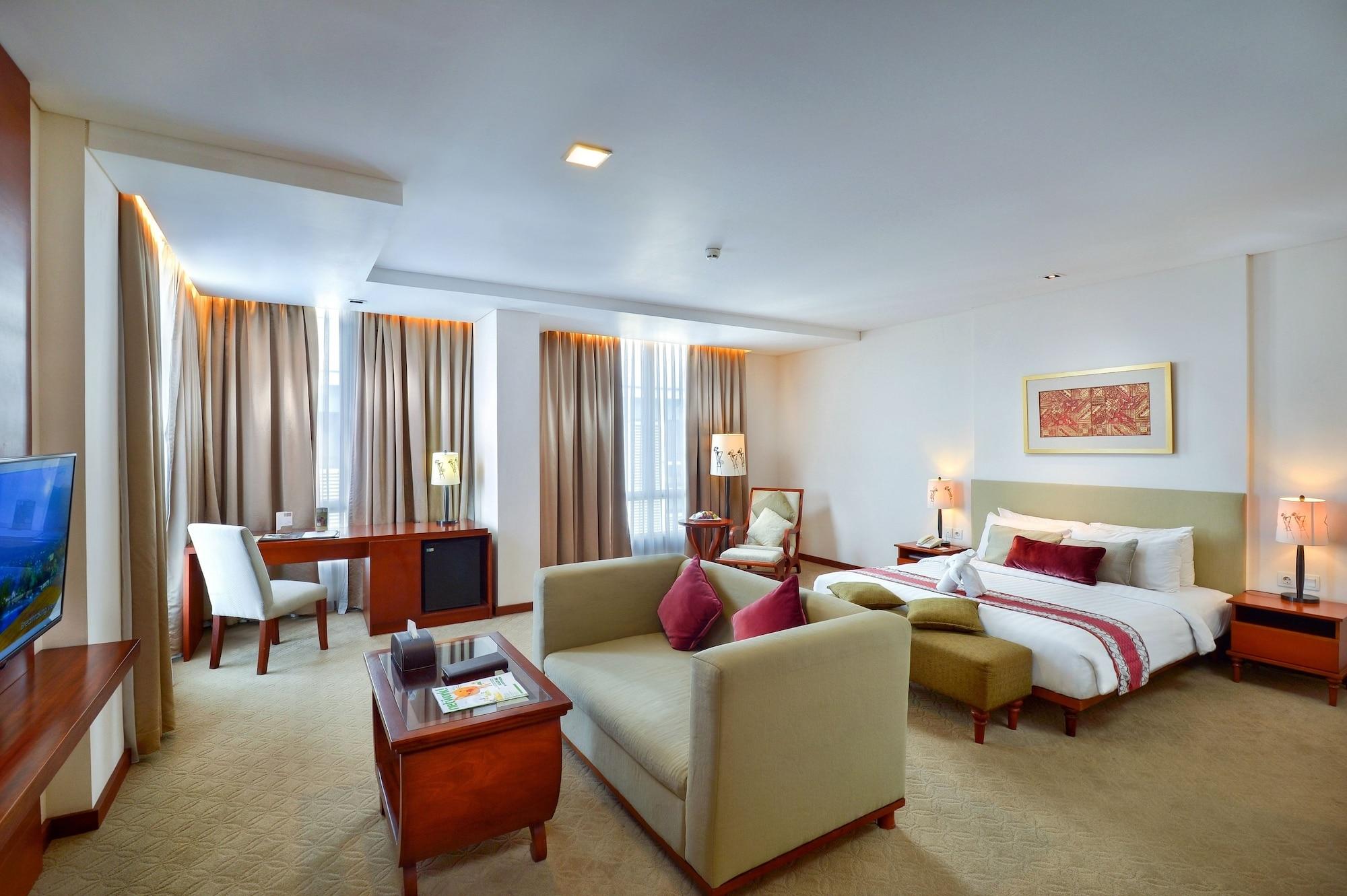 Jambuluwuk Malioboro Hotel Jogjakarta Buitenkant foto Suite room