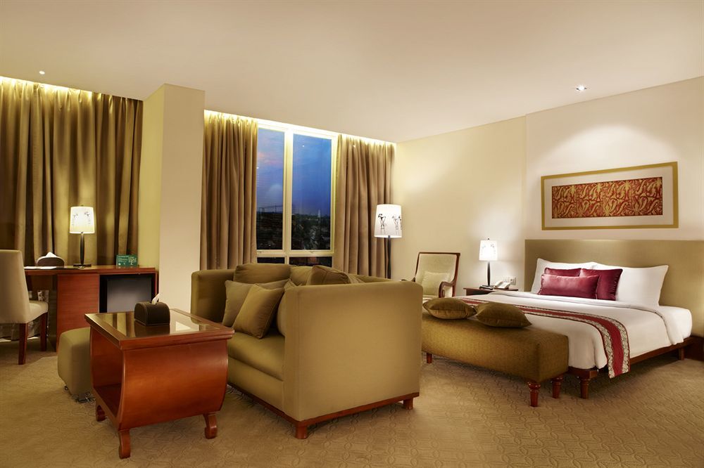 Jambuluwuk Malioboro Hotel Jogjakarta Buitenkant foto Suite room